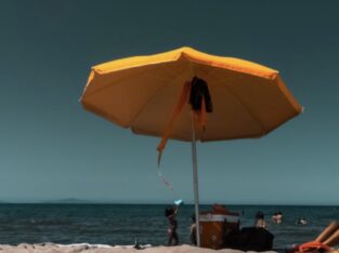 WANTED: Beach Umbrella